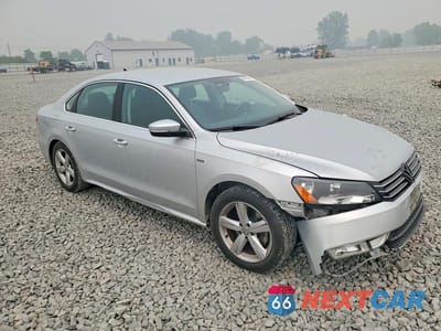 Czwarte zdjęcie samochodu z boku: 2015 VOLKSWAGEN PASSAT S VIN:1VWAS7A3XFC122000 - miniatura