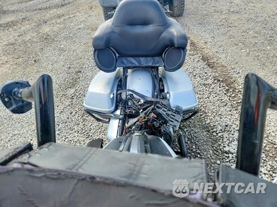 Piąte zdjęcie samochodu w środku: 2020 HARLEY-DAVIDSON FLHTK VIN:1HD1KEF12LB634350 - miniatura