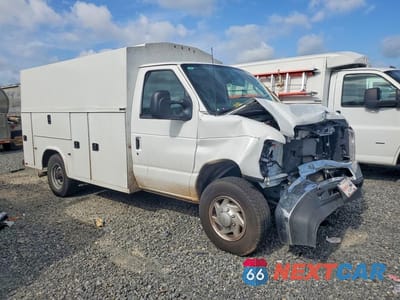 Czwarte zdjęcie samochodu z boku: 2025 FORD ECONOLINE E350 SUPER DUTY CUTAWAY VAN VIN:1FDWE3FNXSDD36701 - miniatura