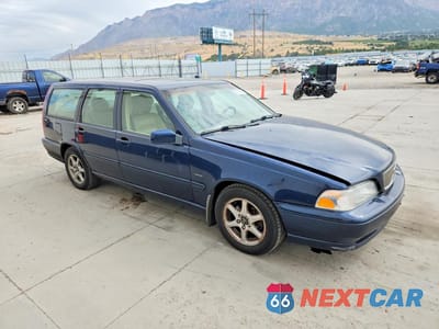 Czwarte zdjęcie samochodu z boku: 1998 VOLVO V70 VIN:YV1LW5671W2498794 - miniatura