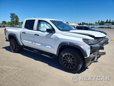 Czwarte zdjęcie samochodu z boku: 2023 CHEVROLET COLORADO TRAIL BOSS VIN:1GCPTEEK7P1166811 - miniatura
