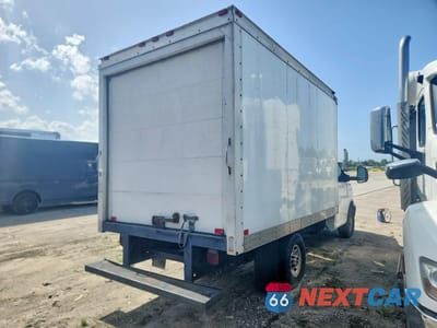 Trzecie zdjęcie samochodu z tyłu: 2014 GMC SAVANA BOX TRUCK VIN:1GD072CG7E1144948 - miniatura