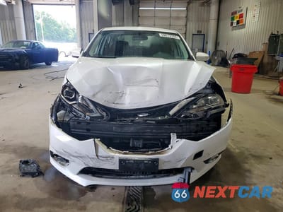 Piąte zdjęcie samochodu w środku: 2016 NISSAN SENTRA SR VIN:3N1AB7AP7GY271563 - miniatura