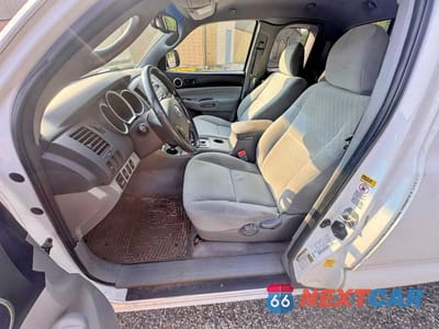 Piąte zdjęcie samochodu w środku: 2010 TOYOTA TACOMA V6 VIN:5TEUU4EN9AZ748510 - miniatura