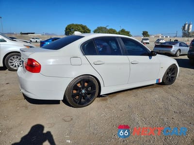 Trzecie zdjęcie samochodu z tyłu: 2006 BMW 330 I VIN:WBAVB33596PS17861 - miniatura