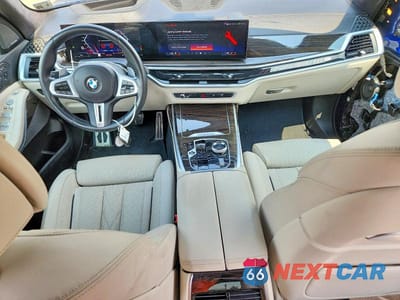 Zdjęcie 8 z 14 samochodu: 2025 BMW X7 M60I VIN:5UX33EM04S9W53049 - miniatura