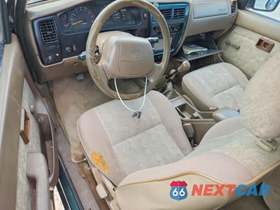 Zdjęcie 8 z 12 samochodu: 2000 TOYOTA TACOMA BASE VIN:4TAWM72NXYZ647234 - miniatura