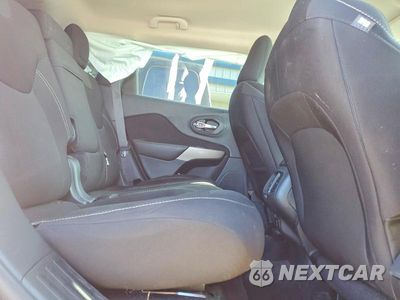 Zdjęcie 11 z 13 samochodu: 2017 JEEP CHEROKEE LATITUDE VIN:1C4PJMCS8HW588383 - miniatura