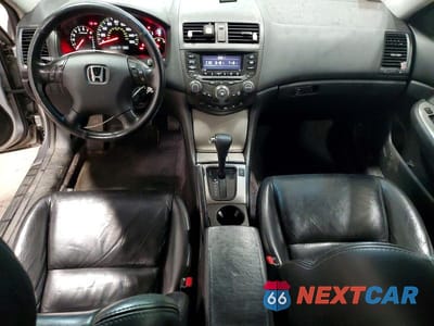 Zdjęcie 8 z 13 samochodu: 2004 HONDA ACCORD VIN:1HGCM56804A010525 - miniatura