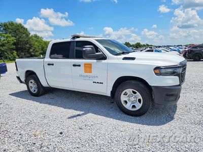 Czwarte zdjęcie samochodu z boku: 2025 RAM 1500 TRADESMAN VIN:1C6RREGG8SN615857 - miniatura
