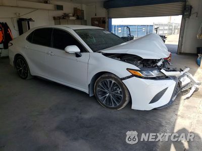 Czwarte zdjęcie samochodu z boku: 2020 TOYOTA CAMRY SE VIN:4T1M11AK2LU992090 - miniatura