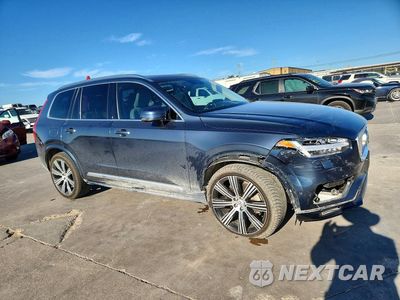 Czwarte zdjęcie samochodu z boku: 2022 VOLVO XC90 T6 INSCRIPTION VIN:YV4A22PL1N1839258 - miniatura