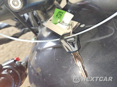 Zdjęcie 8 z 9 samochodu: 2023 TRIUMPH MOTORCYCLE BONNEVILLE BOBBER VIN:SMTD53HL7PTBG6379 - miniatura