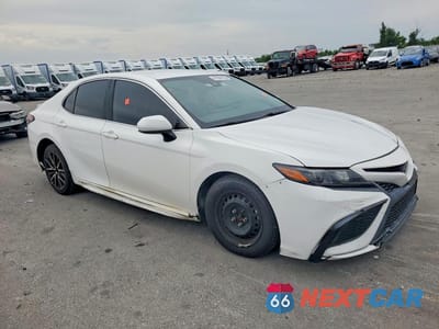 Czwarte zdjęcie samochodu z boku: 2021 TOYOTA CAMRY SE VIN:4T1G11AK1MU530859 - miniatura