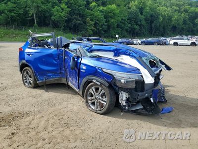Czwarte zdjęcie samochodu z boku: 2023 KIA SELTOS LX VIN:KNDEPCAA6P7460985 - miniatura