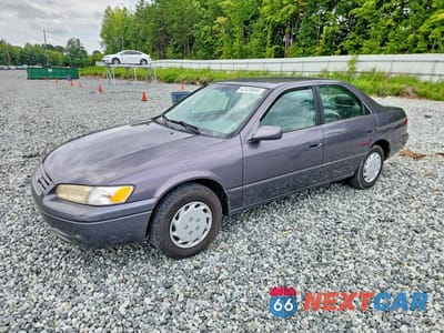 1998 TOYOTA CAMRY LE 4T1BG22K5WU857653 - główne zdjęcie licytacji z USA - miniatura