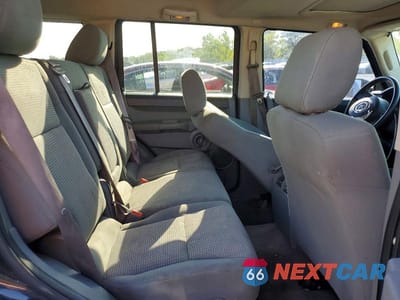 Zdjęcie 10 z 13 samochodu: 2007 JEEP COMMANDER VIN:1J8HG48K07C670659 - miniatura