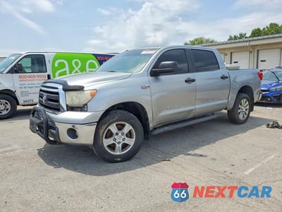 2011 TOYOTA TUNDRA CREWMAX SR5 5TFDW5F13BX170523 - główne zdjęcie licytacji z USA - miniatura