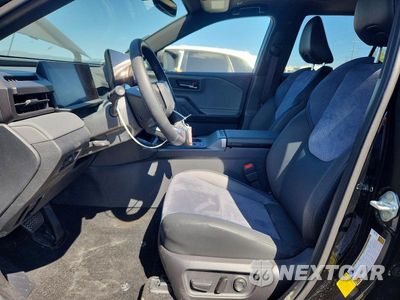 Zdjęcie 7 z 13 samochodu: 2026 TOYOTA RAV4 PLUG-IN HYBRID XSE VIN:JTM7ERAV4TJ007966 - miniatura