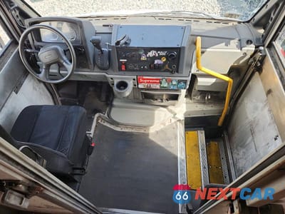 Zdjęcie 8 z 13 samochodu: 2013 ISUZU NPR DELIVERY VAN VIN:JALB4T176D7W00172 - miniatura