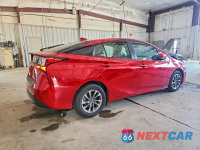 Trzecie zdjęcie samochodu z tyłu: 2021 TOYOTA PRIUS XLE VIN:JTDKAMFU7M3131874 - miniatura