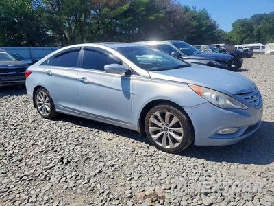 Czwarte zdjęcie samochodu z boku: 2013 HYUNDAI SONATA SE VIN:5NPEC4AC9DH516668 - miniatura