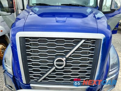 Zdjęcie 11 z 14 samochodu: 2020 VOLVO VNL SEMI TRUCK VIN:4V4NC9EJ8LN269331 - miniatura