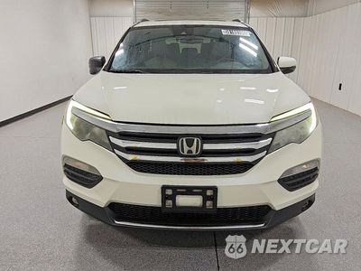Piąte zdjęcie samochodu w środku: 2017 HONDA PILOT TOURING VIN:5FNYF5H93HB021312 - miniatura