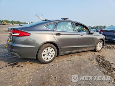 Trzecie zdjęcie samochodu z tyłu: 2019 FORD FUSION S VIN:3FA6P0G73KR194539 - miniatura
