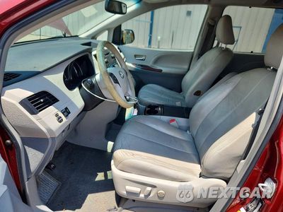 Zdjęcie 7 z 13 samochodu: 2012 TOYOTA SIENNA XLE 8-PASSENGER VIN:5TDYK3DC0CS191794 - miniatura