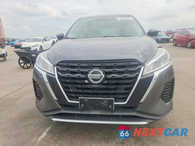 Piąte zdjęcie samochodu w środku: 2021 NISSAN KICKS S VIN:3N1CP5BVXML564460 - miniatura