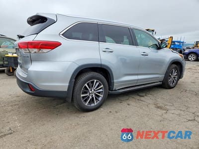 Trzecie zdjęcie samochodu z tyłu: 2017 TOYOTA HIGHLANDER HYBRID XLE VIN:5TDJGRFHXHS036417 - miniatura