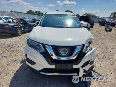 Piąte zdjęcie samochodu w środku: 2017 NISSAN ROGUE S VIN:5N1AT2MVXHC878263 - miniatura