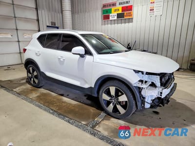 Czwarte zdjęcie samochodu z boku: 2019 VOLVO XC40 T5 MOMENTUM VIN:YV4162UK2K2127783 - miniatura