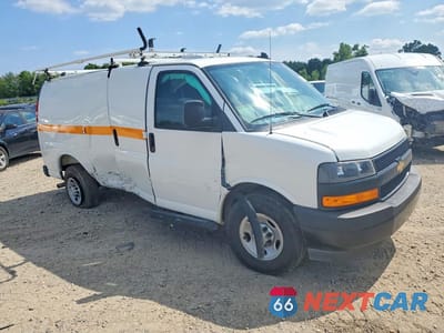 Czwarte zdjęcie samochodu z boku: 2025 CHEVROLET EXPRESS G2500 VIN:1GCWGAFP9S1273340 - miniatura