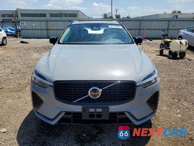 Piąte zdjęcie samochodu w środku: 2025 VOLVO XC60 PLUS VIN:YV4M12RC8S1182659 - miniatura