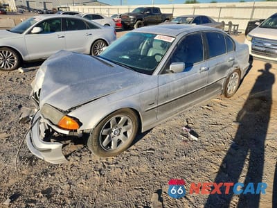 1999 BMW 323 I WBAAM3339XCD55323 - główne zdjęcie licytacji z USA - miniatura