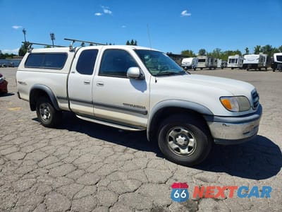 Czwarte zdjęcie samochodu z boku: 2000 TOYOTA TUNDRA SR5 VIN:5TBBT4419YS098022 - miniatura