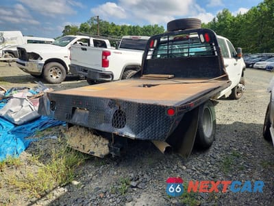 Trzecie zdjęcie samochodu z tyłu: 2018 GMC SIERRA K3500 VIN:1GD42VCY2JF158795 - miniatura