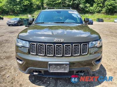 Piąte zdjęcie samochodu w środku: 2017 JEEP GRAND CHEROKEE LAREDO VIN:1C4RJFAG1HC612415 - miniatura