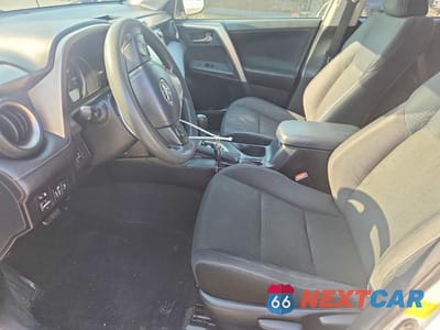 Zdjęcie 7 z 12 samochodu: 2015 TOYOTA RAV4 XLE VIN:JTMRFREV3FD115594 - miniatura