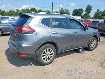 Trzecie zdjęcie samochodu z tyłu: 2018 NISSAN ROGUE S VIN:5N1AT2MV6JC736109 - miniatura