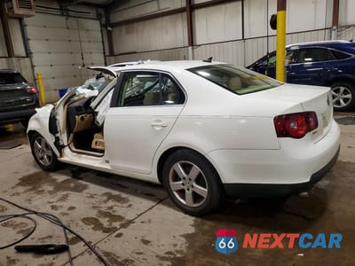 Drugie zdjęcie samochodu z przodu: 2008 VOLKSWAGEN JETTA SE VIN:3VWRZ71K68M012911 - miniatura