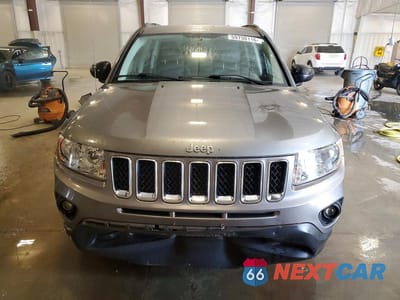 Piąte zdjęcie samochodu w środku: 2011 JEEP COMPASS SPORT VIN:1J4NF1FBXBD240164 - miniatura