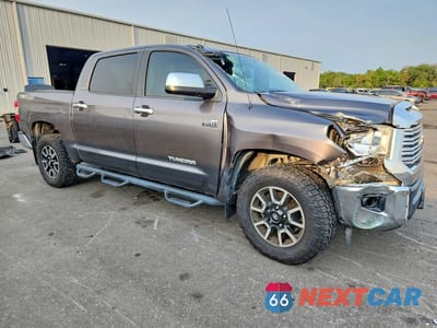 Czwarte zdjęcie samochodu z boku: 2017 TOYOTA TUNDRA CREWMAX LIMITED VIN:5TFHW5F19HX655503 - miniatura