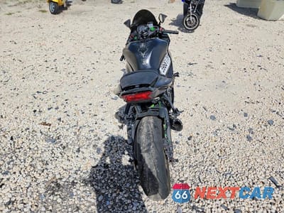 Czwarte zdjęcie samochodu z boku: 2015 KAWASAKI ZX636 E VIN:JKBZXJE13FA016180 - miniatura