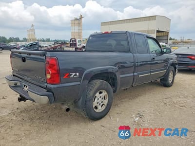 Trzecie zdjęcie samochodu z tyłu: 2003 CHEVROLET SILVERADO K1500 VIN:2GCEK19T631213501 - miniatura