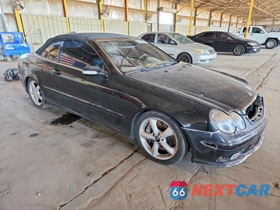 Czwarte zdjęcie samochodu z boku: 2004 MERCEDES-BENZ CLK 55 AMG VIN:WDBTK76G44T031677 - miniatura