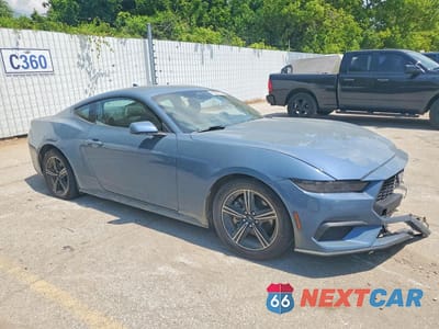 Czwarte zdjęcie samochodu z boku: 2025 FORD MUSTANG VIN:1FA6P8TH7S5132707 - miniatura