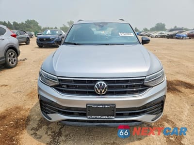 Piąte zdjęcie samochodu w środku: 2024 VOLKSWAGEN TIGUAN SE R-LINE BLACK VIN:3VV8B7AX8RM117547 - miniatura